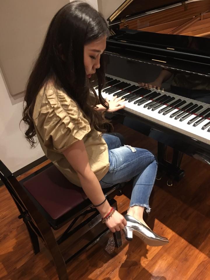 小林愛実さんにピアノシューズを履いて演奏していただきました ピアノ演奏用の靴 Little Pianist リトルピアニスト