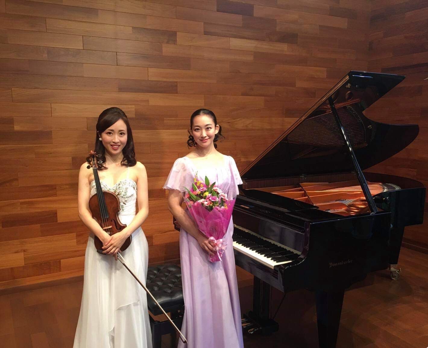 稀少　ビンテージＪ.Mares チェコ ボヘミアンガラス　ピアノ演奏者 sddefault.jpg